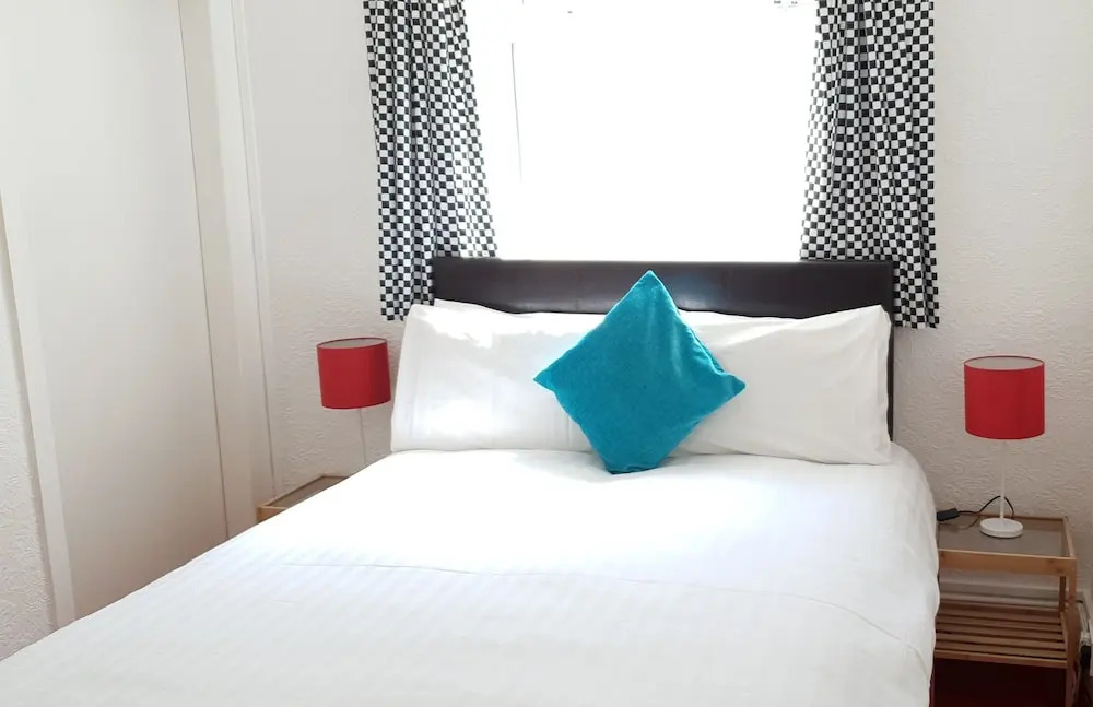 The Charlton - Sea Front Apartments & Studio Rooms