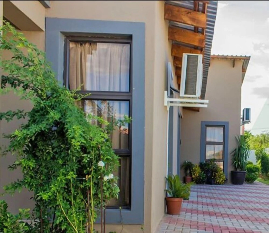 Luxlusive Guest House
