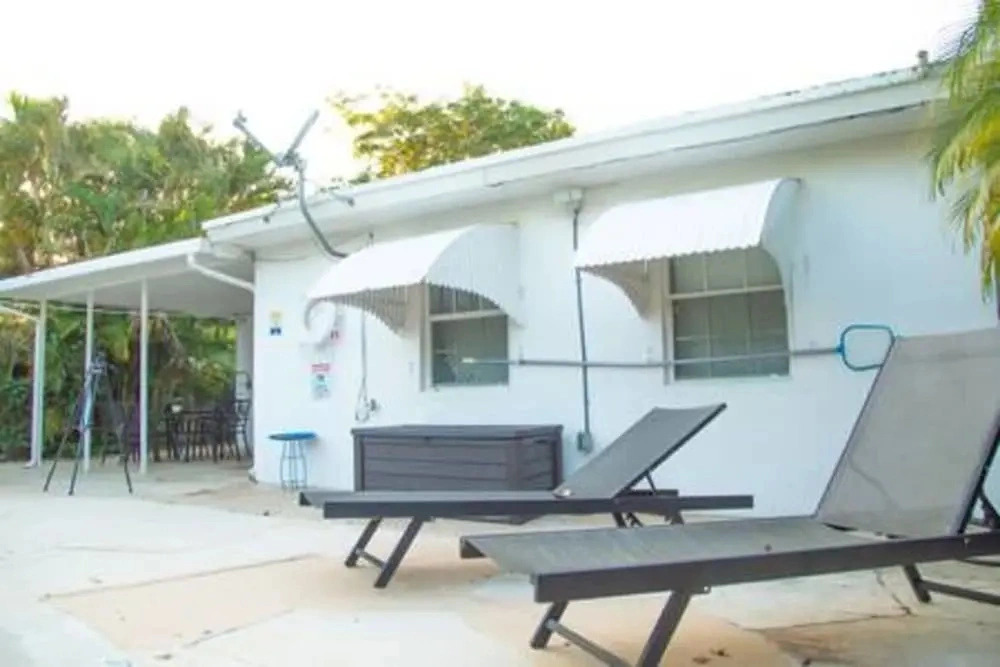 Ocean Breeze Bungalow 4BR 2BA W Pool