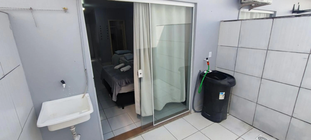 Estúdios Individual na Meia Praia ar, wifi, vaga, cozinha, tv smart - 10 x no cartão sem juros