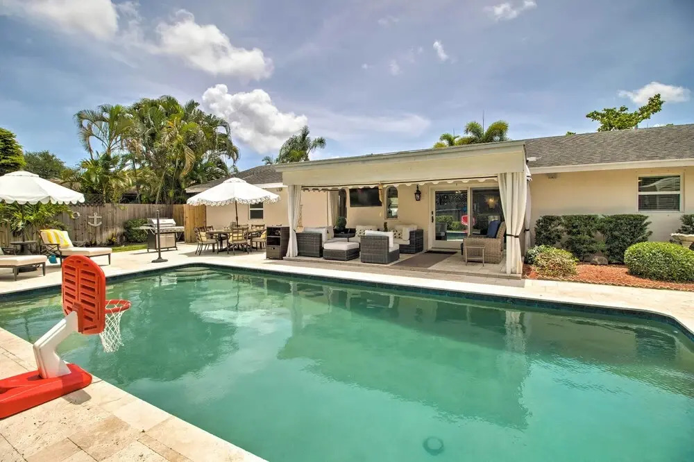 2 Mi to Dtwn: Luxury Getaway in Palm Beach Gardens