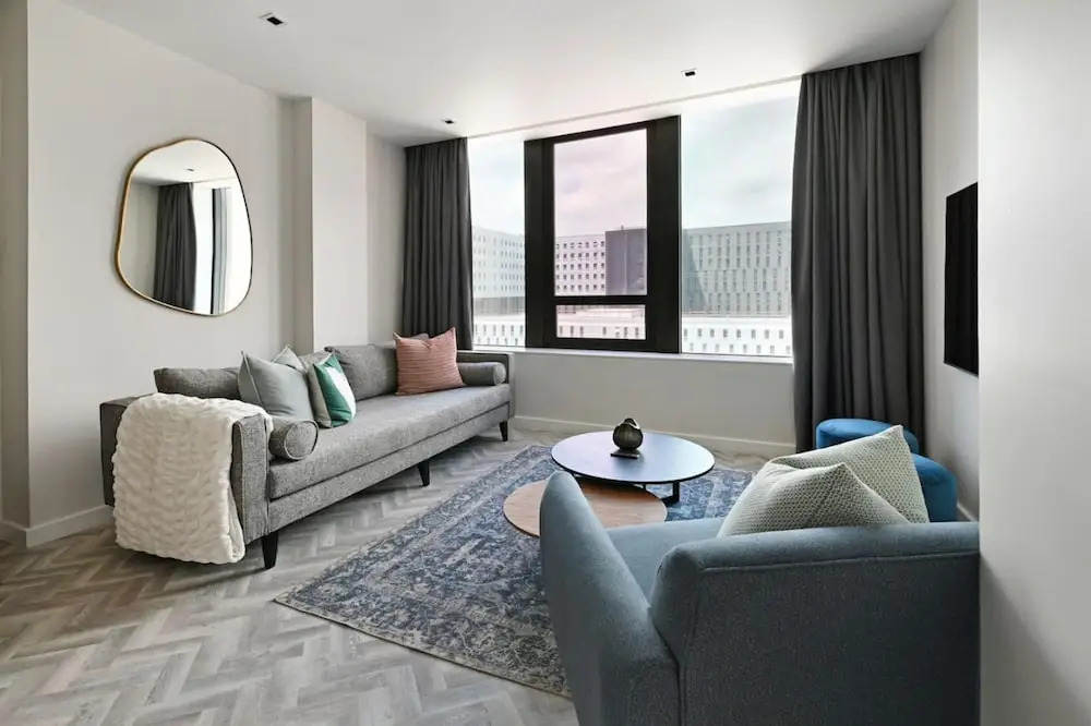 15th-floor 2-bed Panoramic City Views Modern Living