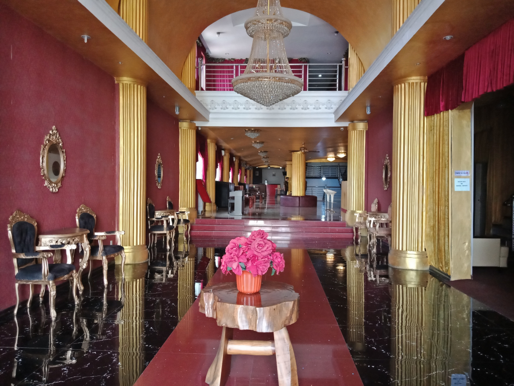 OYO 2574 Z Suites Hotel