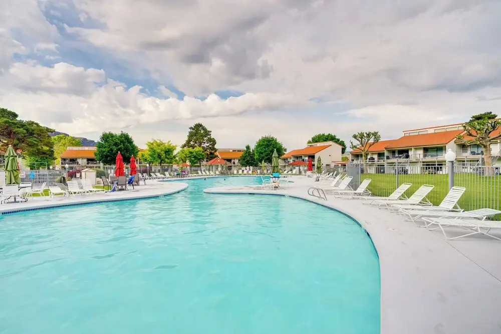 Lovely Crescent Bar Condo w/ Community Amenities!