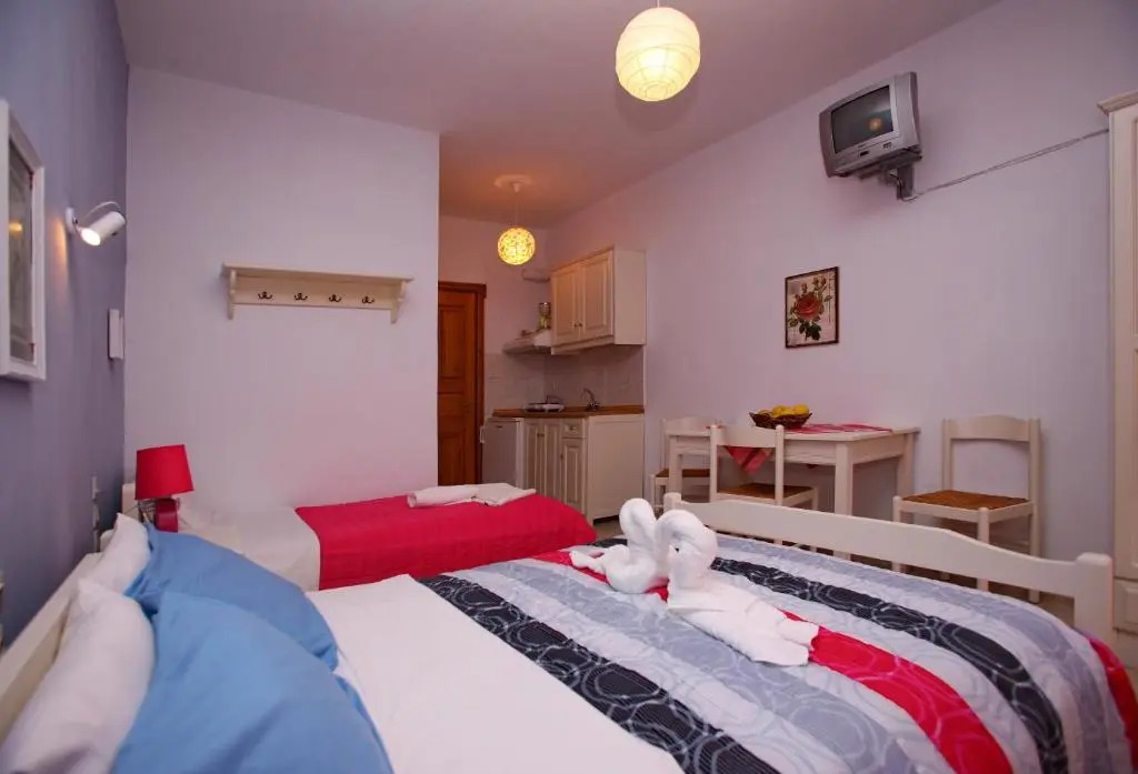 Sklavos Studios skopelos