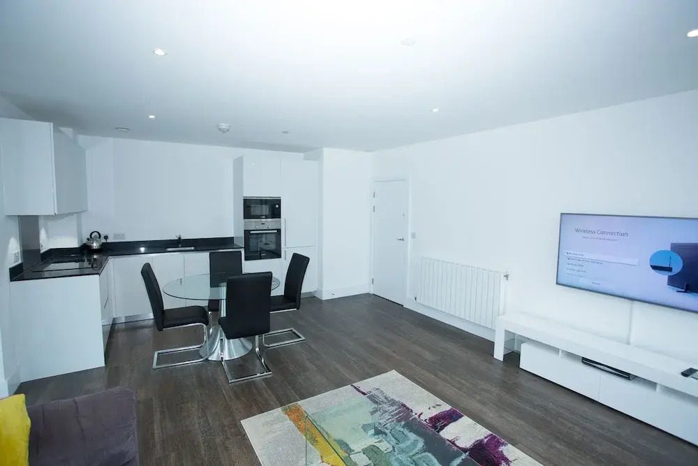 High view 2 Bedroom apt - Woolwich