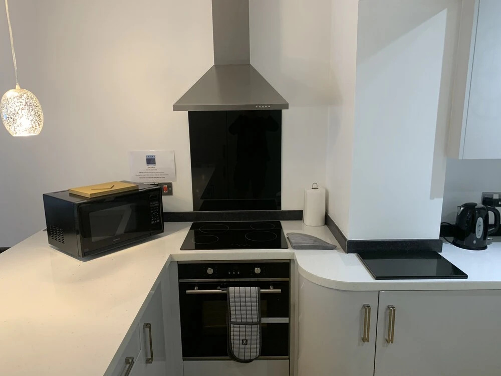 Stylish and Immaculate 2-bed Apartment in Leigh