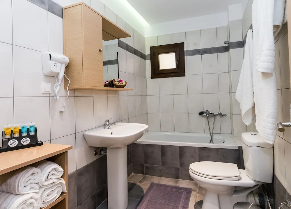 Alektor Studios & Apartments