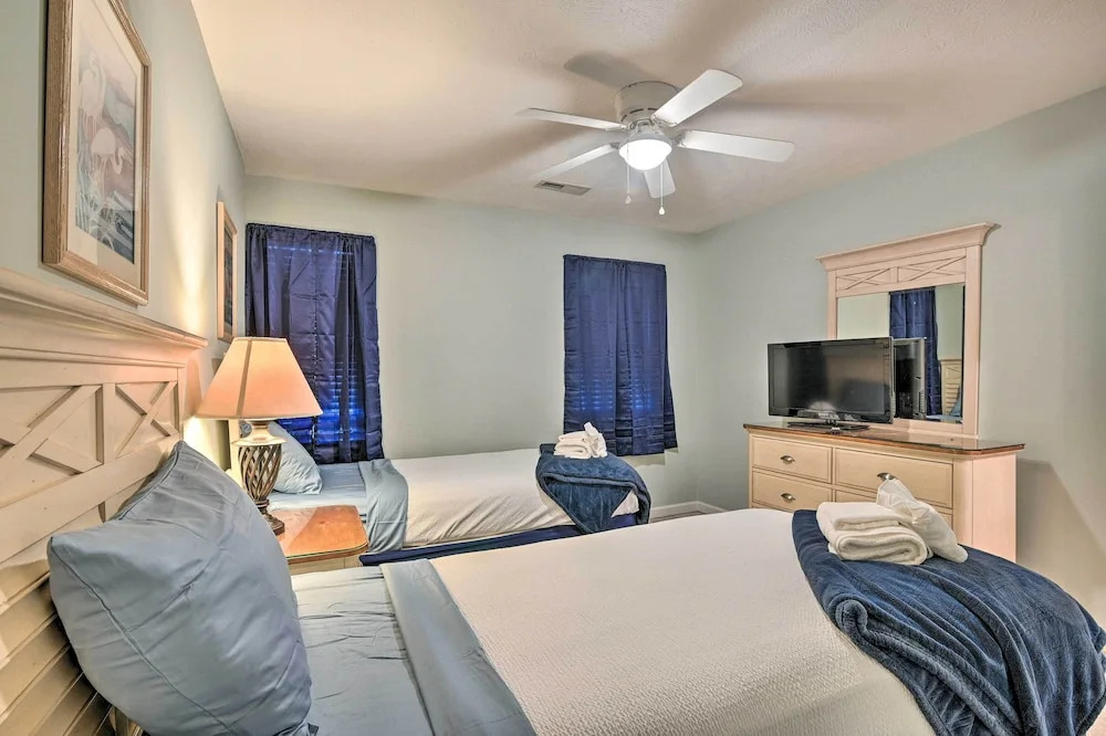 True Blue Golf Resort Condo - 3 Mi to Beach!