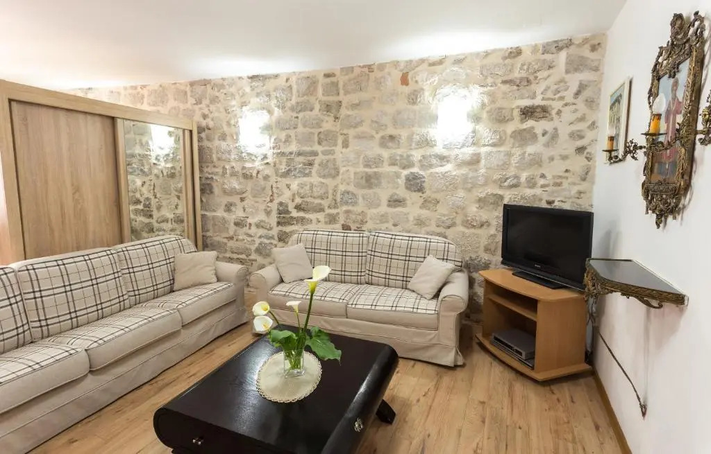 Neda Apartment