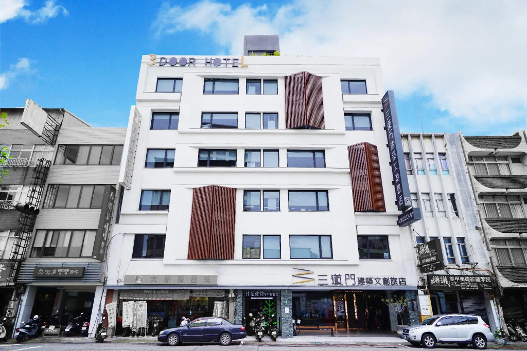 3 Door Hotel