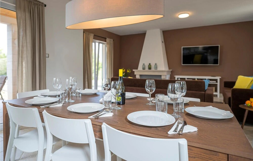 Stunning Home in Stari Grad With Outdoor Swimming Pool, Wifi and 4 Bedrooms