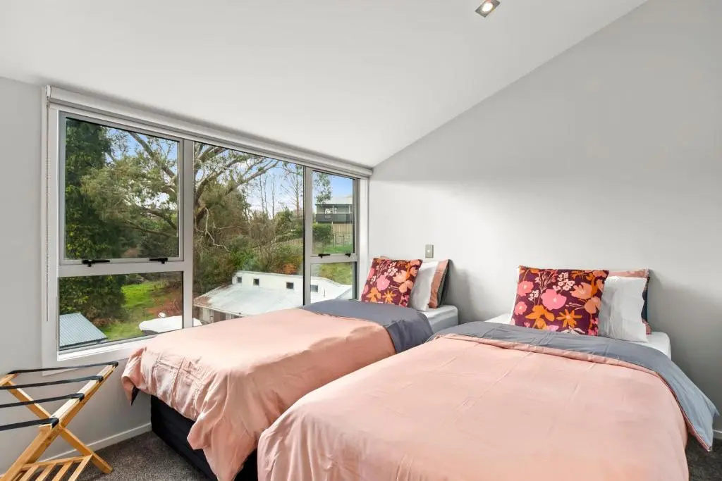 Lakeside Delight - Two Mile Bay Holiday Apartment