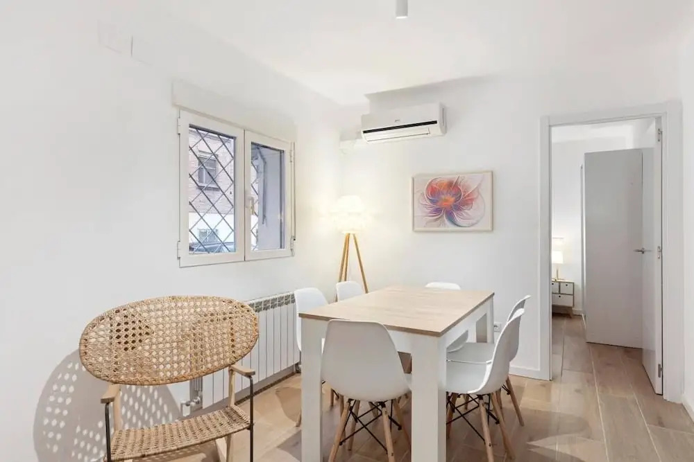 Bright & Modern Two Bed Apartment in Madrid