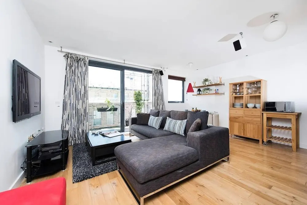 Stylish 2BR flat with balcony, near King’s Cross!