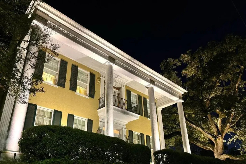 Anchuca Historic Mansion & Inn