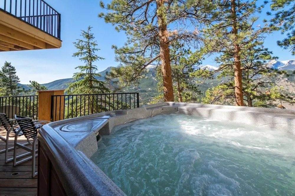 Cedar Lower Luxury Vacation At Windcliff 2 Bedroom Home by RedAwning