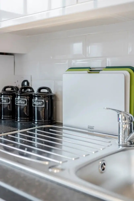 Stunning 2 Bedroom Duplex Apt in Center of Camden