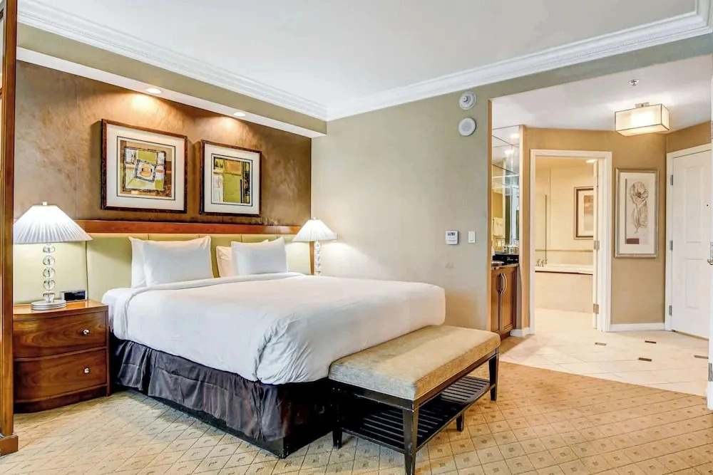 Stunning Strip View Penthouse, Balcony 37617