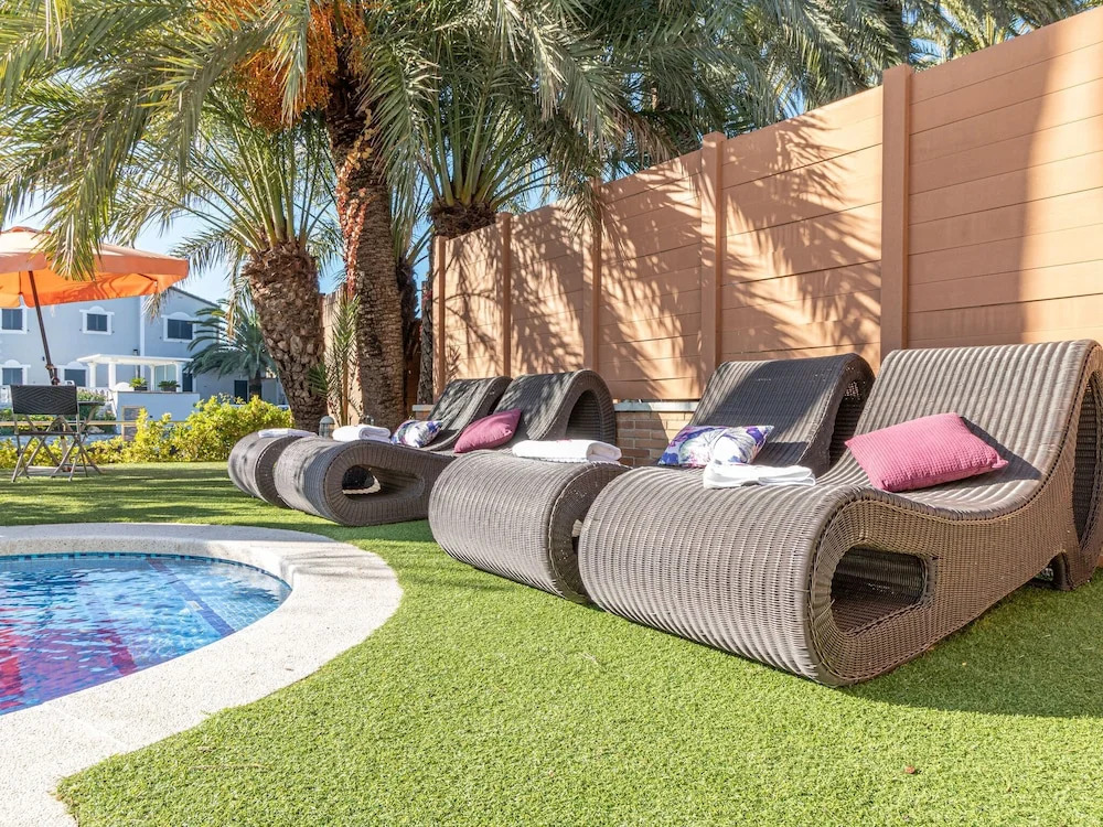 Stylish, Spacious Villa With Private Swimming Pool Walking Distance of the Beach