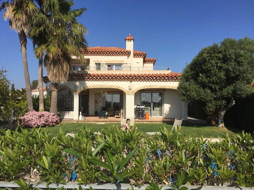 Fantastic Holiday Home for 10 Persons With Private Swimming Pool in Miami Platja