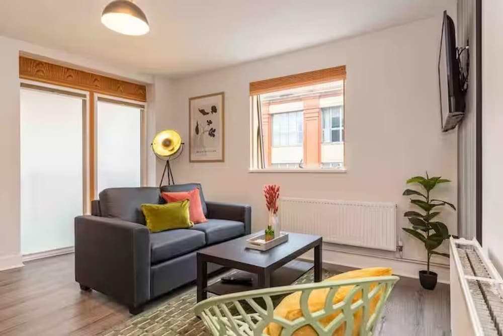 Central 1-bed Apartment With Free Parking & Wifi