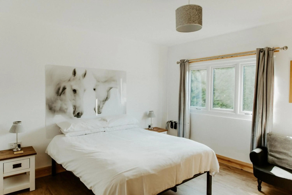 King Richards Luxury large Lodge sleeps 8 at Fairview Farm Near Sherwood Forest in Ravenshead Nottingham set in 88 acres of Farm Land with Great Walks,Views,Pet Animals