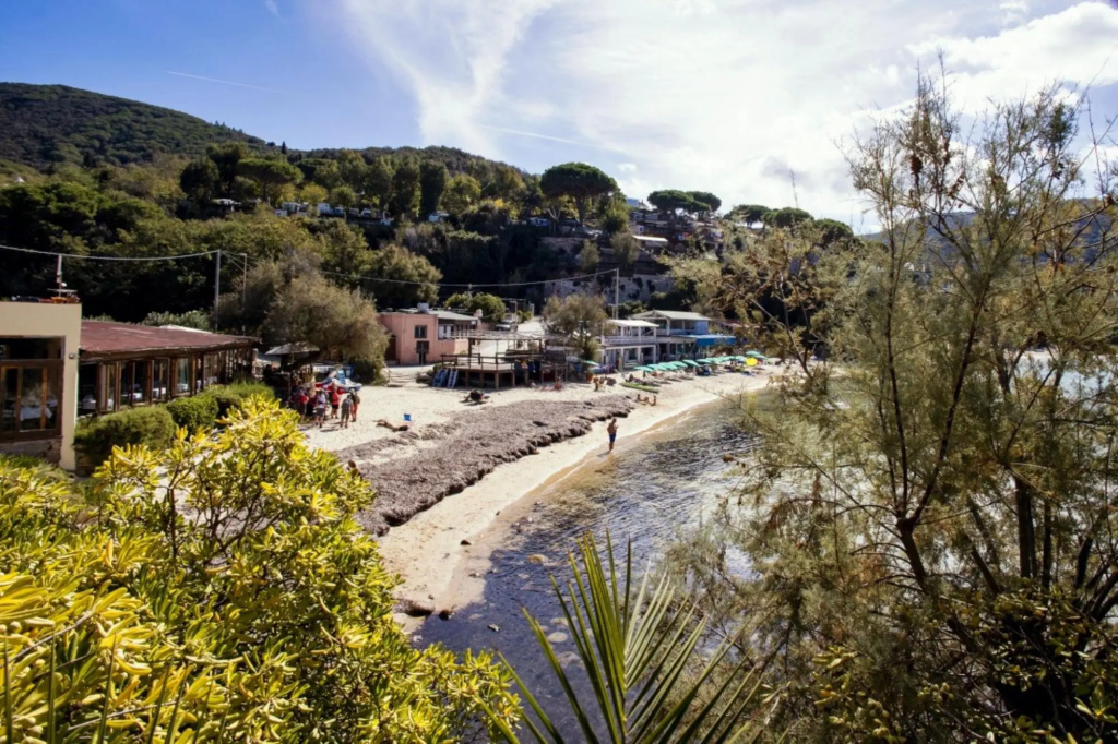 Four-room Scaglieri apartment 25 meters from the beach with private parking space-QUADRI SCAGLIERI