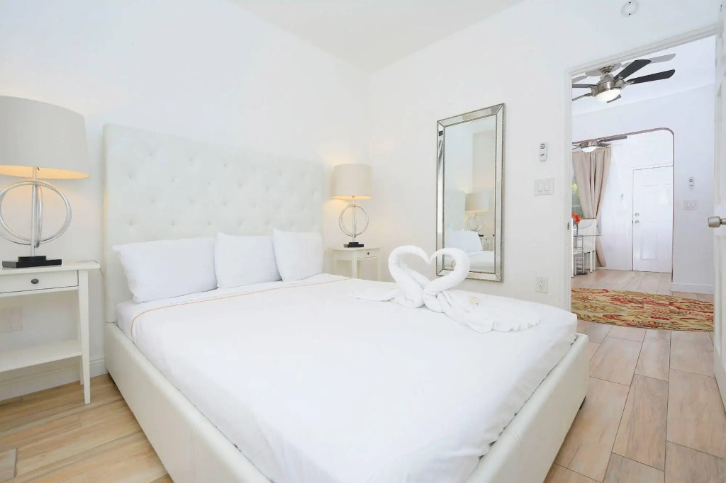 Sunrise Court Apartments