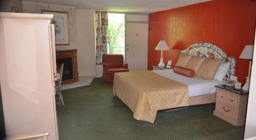 Riverlodge South