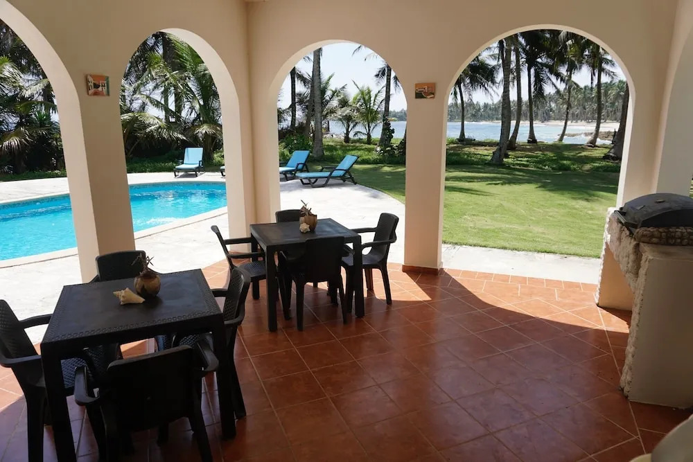 Baoba Breeze Bed & Breakfast- beachfront paradise