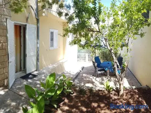 Villa Radoš - 4 Sterne, 3 Apartments für maximal 18 Gäste