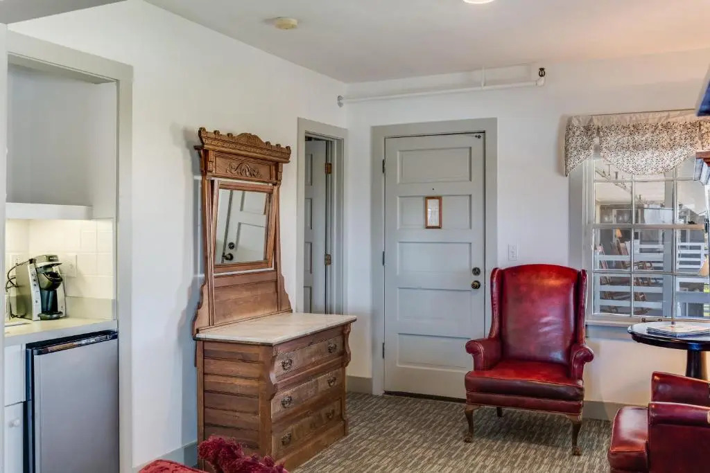 First Colony Inn