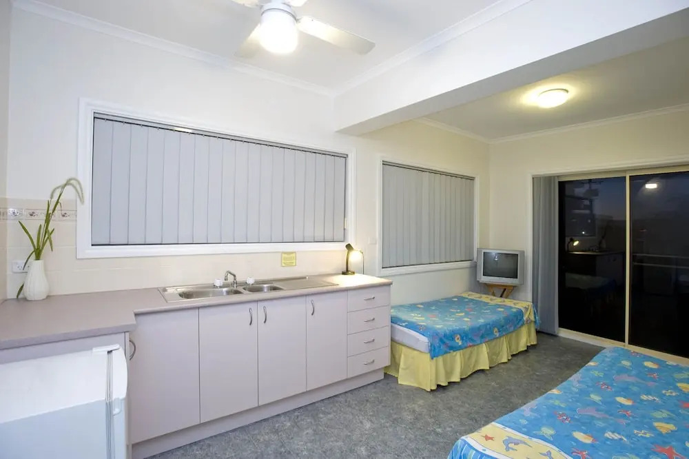 Baybreeze 18 Tomaree Road WiFi Air Conditioning Kitchenette