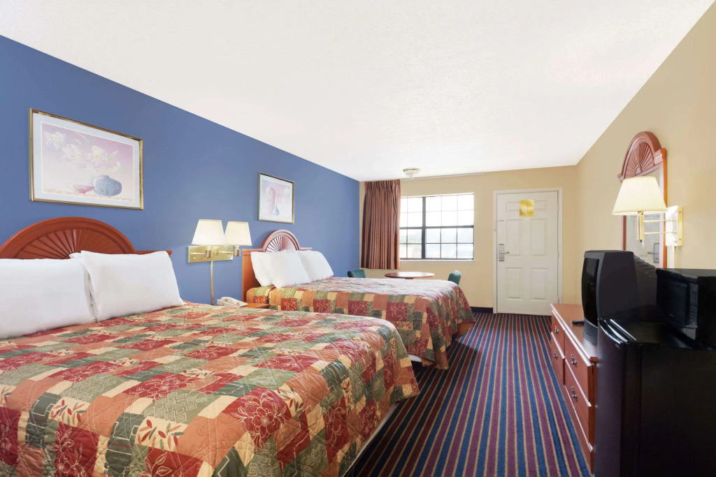 Days Inn by Wyndham Downtown-Nashville West Trinity Lane