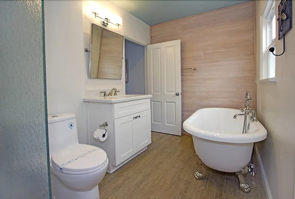 1101 W Bay Ave Sml 4 Bedroom Home
