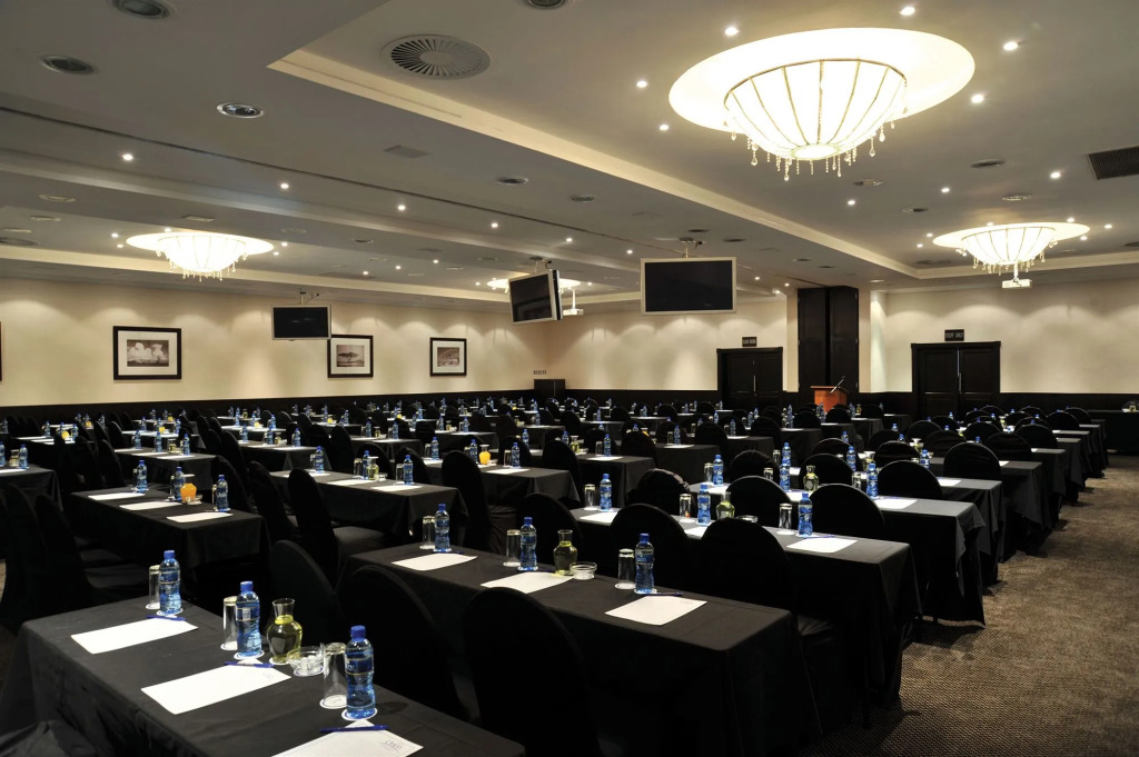 Safari Hotel & Convention Centre