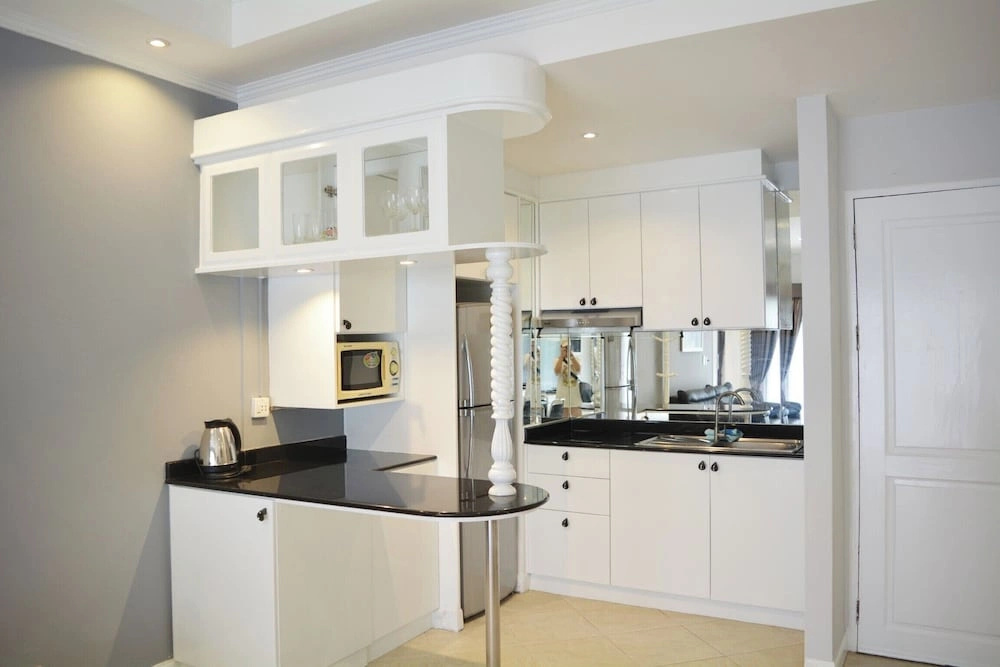 Modern Pool-view 1-bedroom Condo With Large Balcony - Baan Suan Jomtien