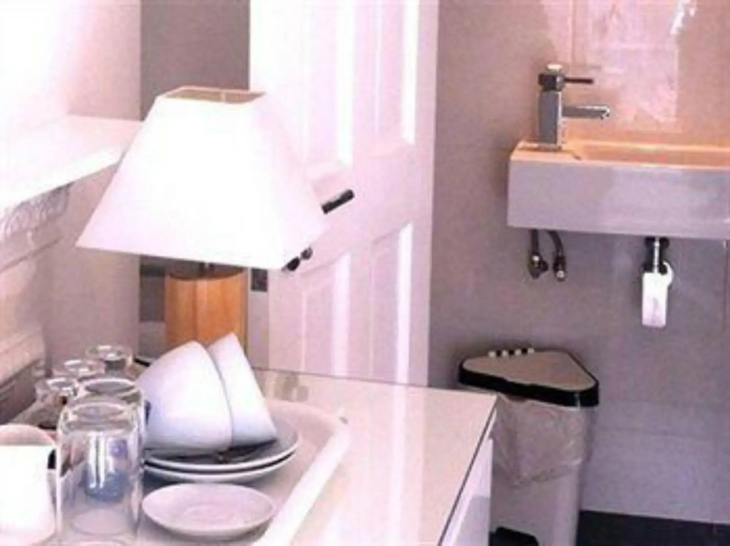 Kew Studios and Rooms