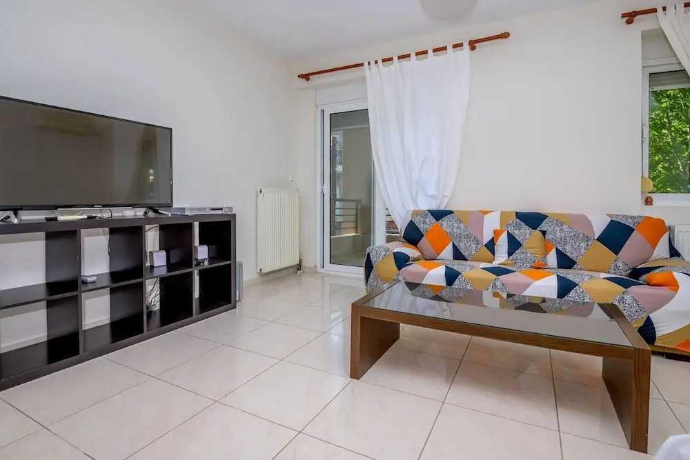 Cozy 'koukou' Discrete Apartment in Orestiada