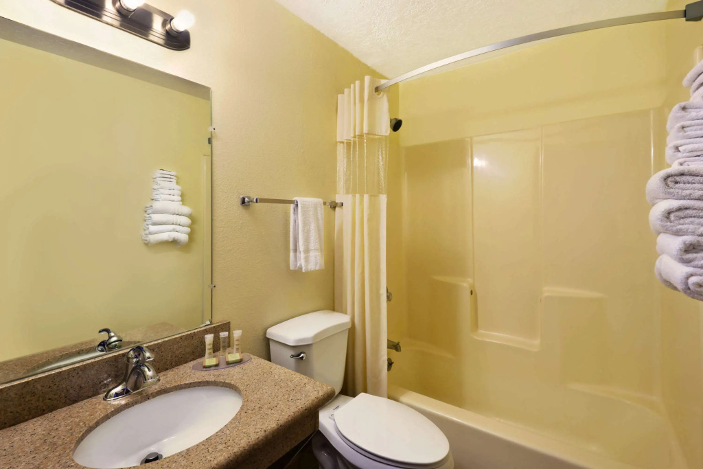 Super 8 by Wyndham Alamogordo - White Sands