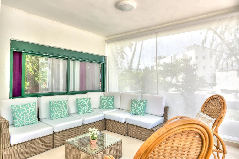 Scenic Oceanfront Apartment With a Walking Distance to the Beach