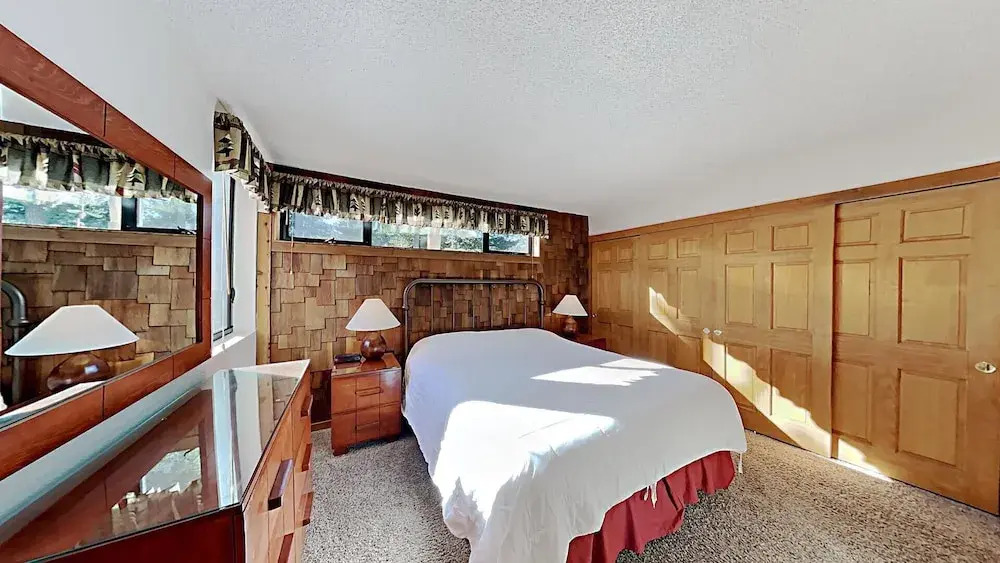Nice 2 Bedroom Condo in Mammoth! Easy access to 3 Hot Tubs & Pool! by RedAwning
