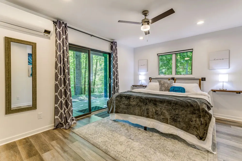 Modern Waynesville Cabin ~ 9 Mi to Lake Junaluska!