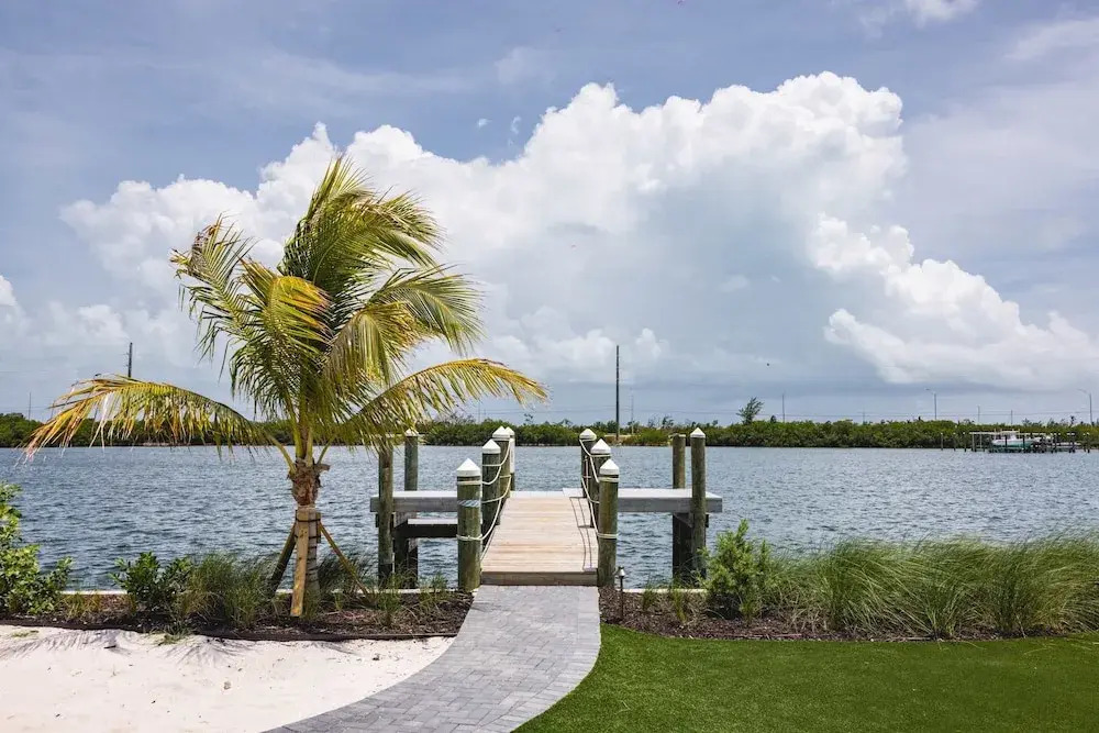 New Waterfront Home - Dreamside House