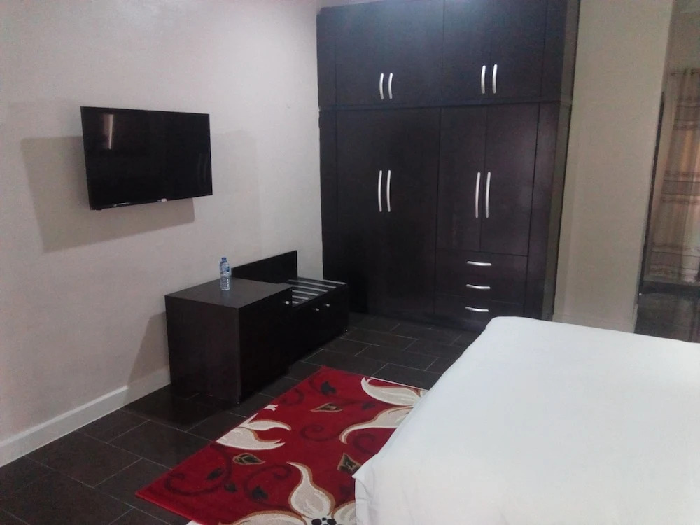 Aliz Ambruz Hotel