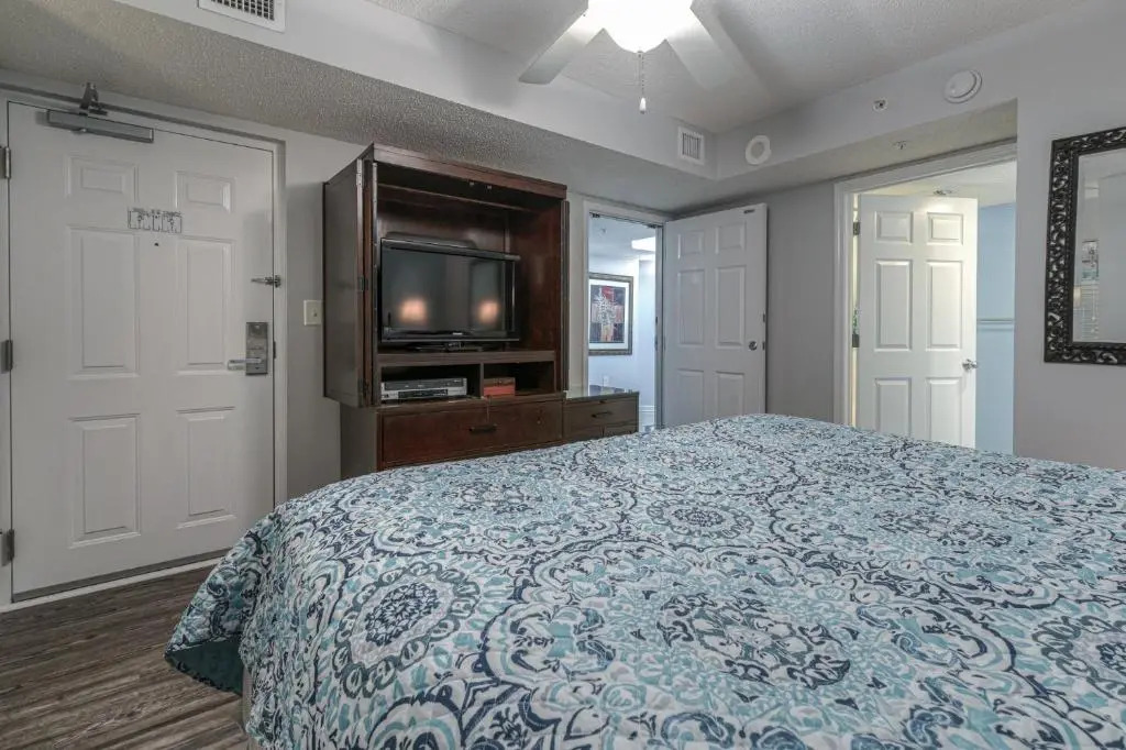 Yacht Club Villas #1-703