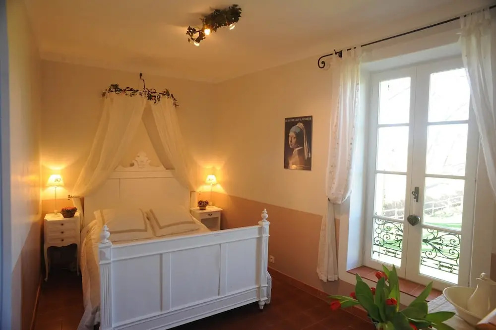 Mansion With 5 Bedrooms in Grans, With Pool Access, Furnished Garden a