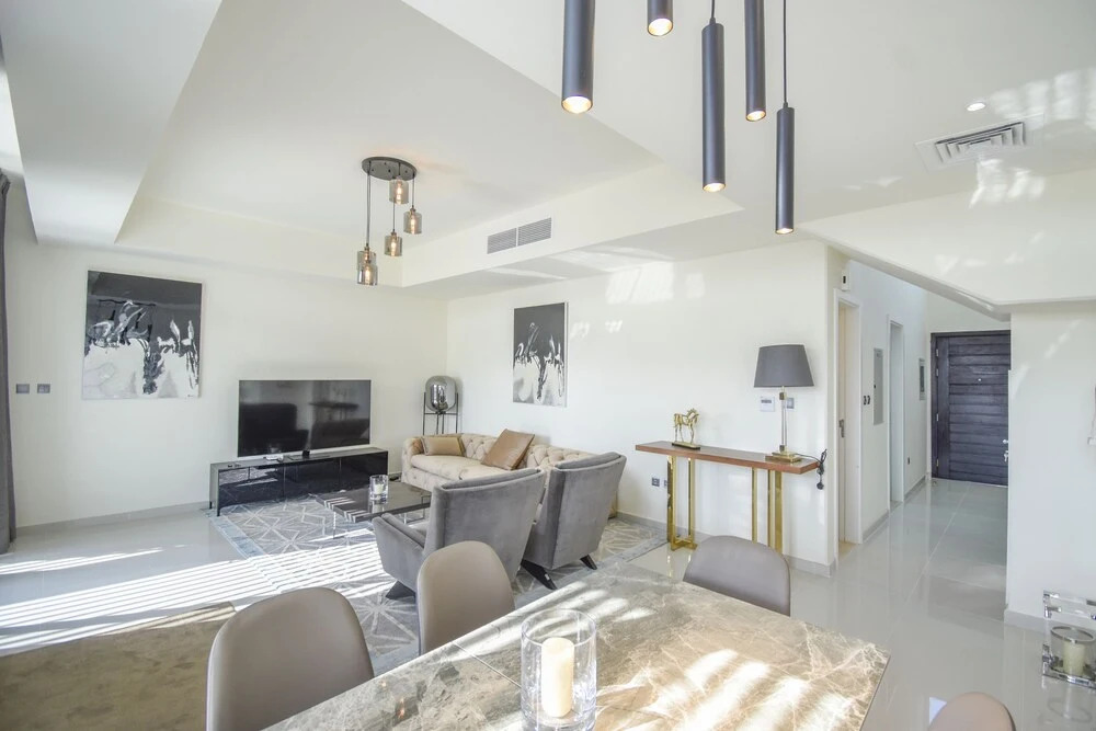 Spacious Luxury Villa With Pool and gym in Dubai