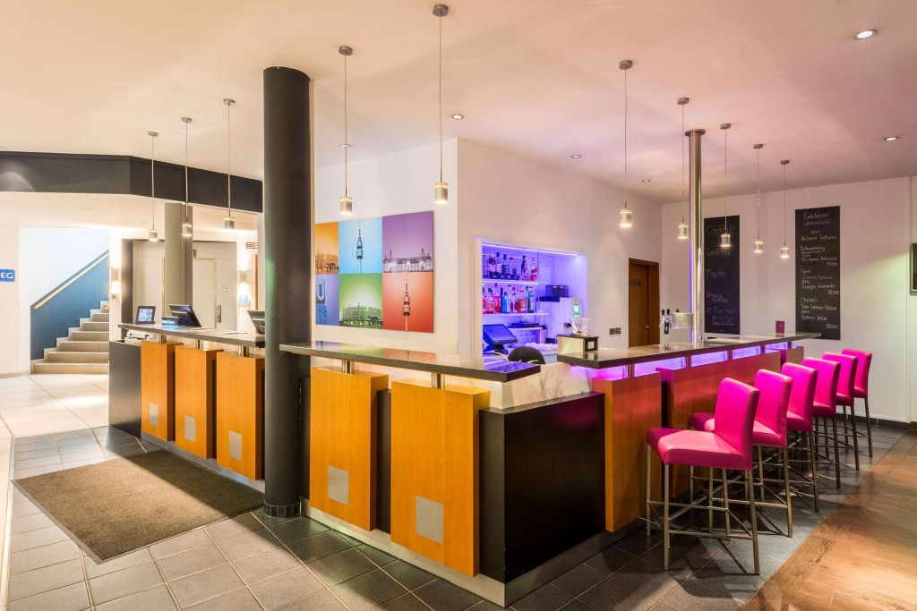 Отель Courtyard by Marriott Dortmund